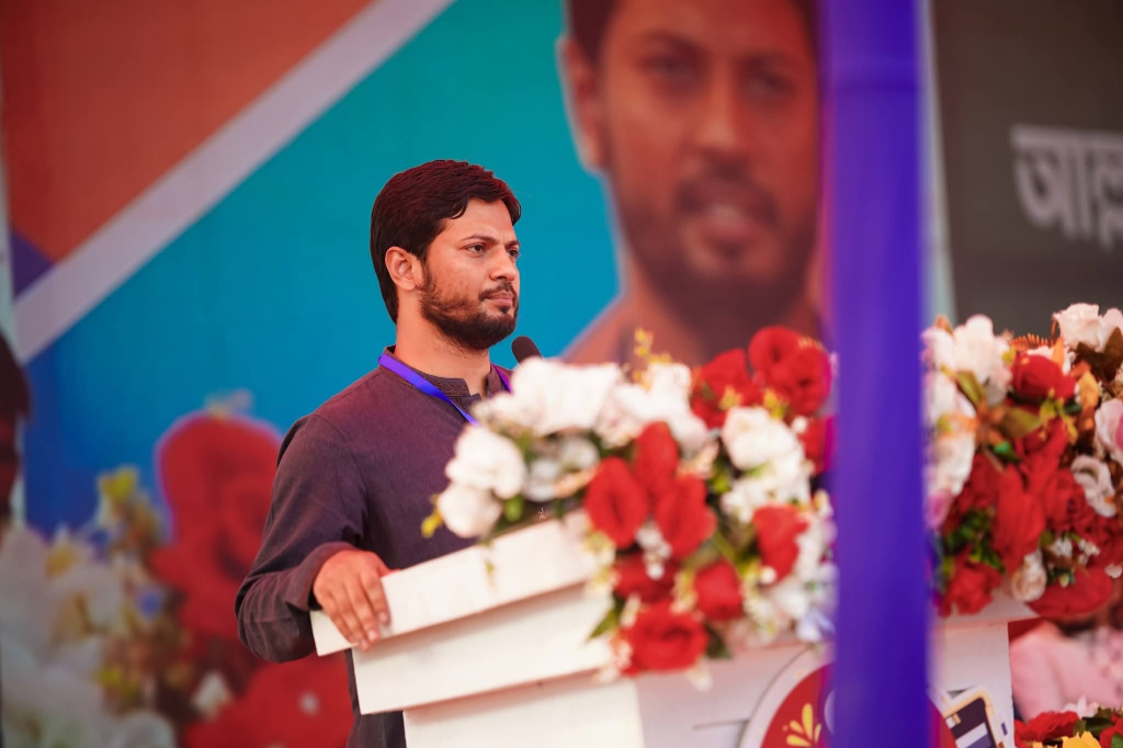 মঞ্চে অতিথিবৃন্দ
